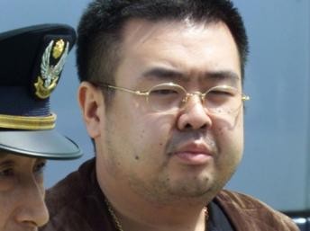 Kim Jong-nam, anh cả của nhà lãnh đạo Bắc Hàn Kim Jong-un được báo giới Hàn Quốc cho rằng đang sống tị nạn tại Ma Cao, Trung Quốc
